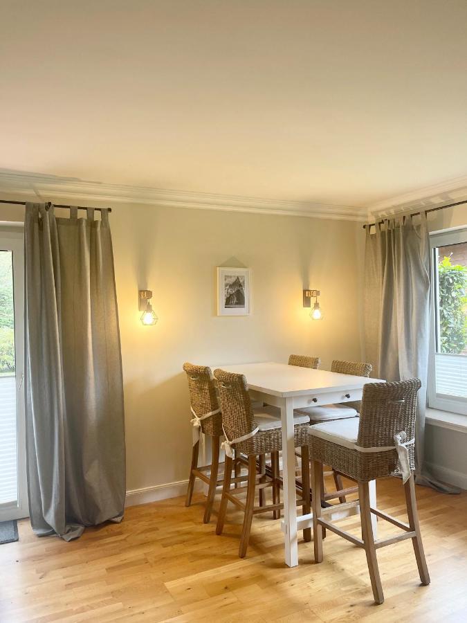 Landhaus Am Wald Mit Garten Mit 1 Schlafnische Und 1 Schlafzimmer Aurich Bagian luar foto