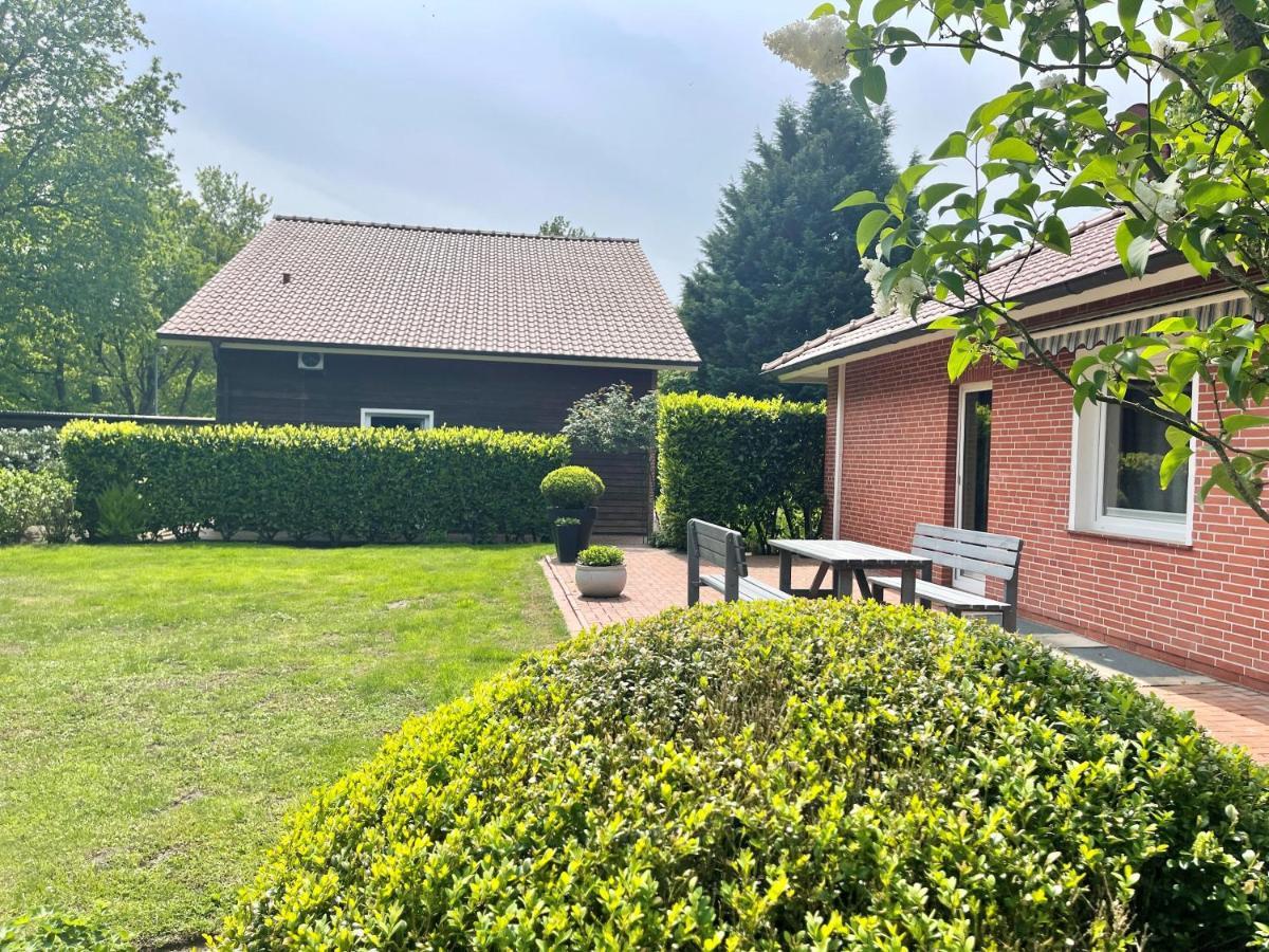 Landhaus Am Wald Mit Garten Mit 1 Schlafnische Und 1 Schlafzimmer Aurich Bagian luar foto