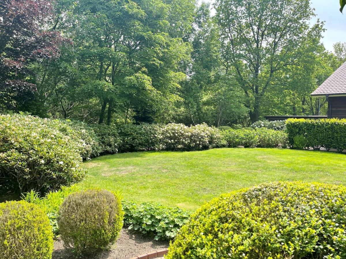 Landhaus Am Wald Mit Garten Mit 1 Schlafnische Und 1 Schlafzimmer Aurich Bagian luar foto