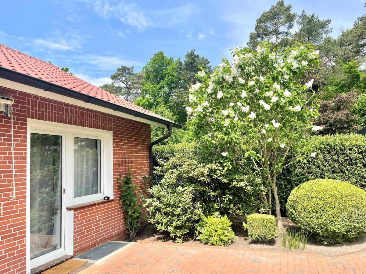 Landhaus Am Wald Mit Garten Mit 1 Schlafnische Und 1 Schlafzimmer Aurich Bagian luar foto
