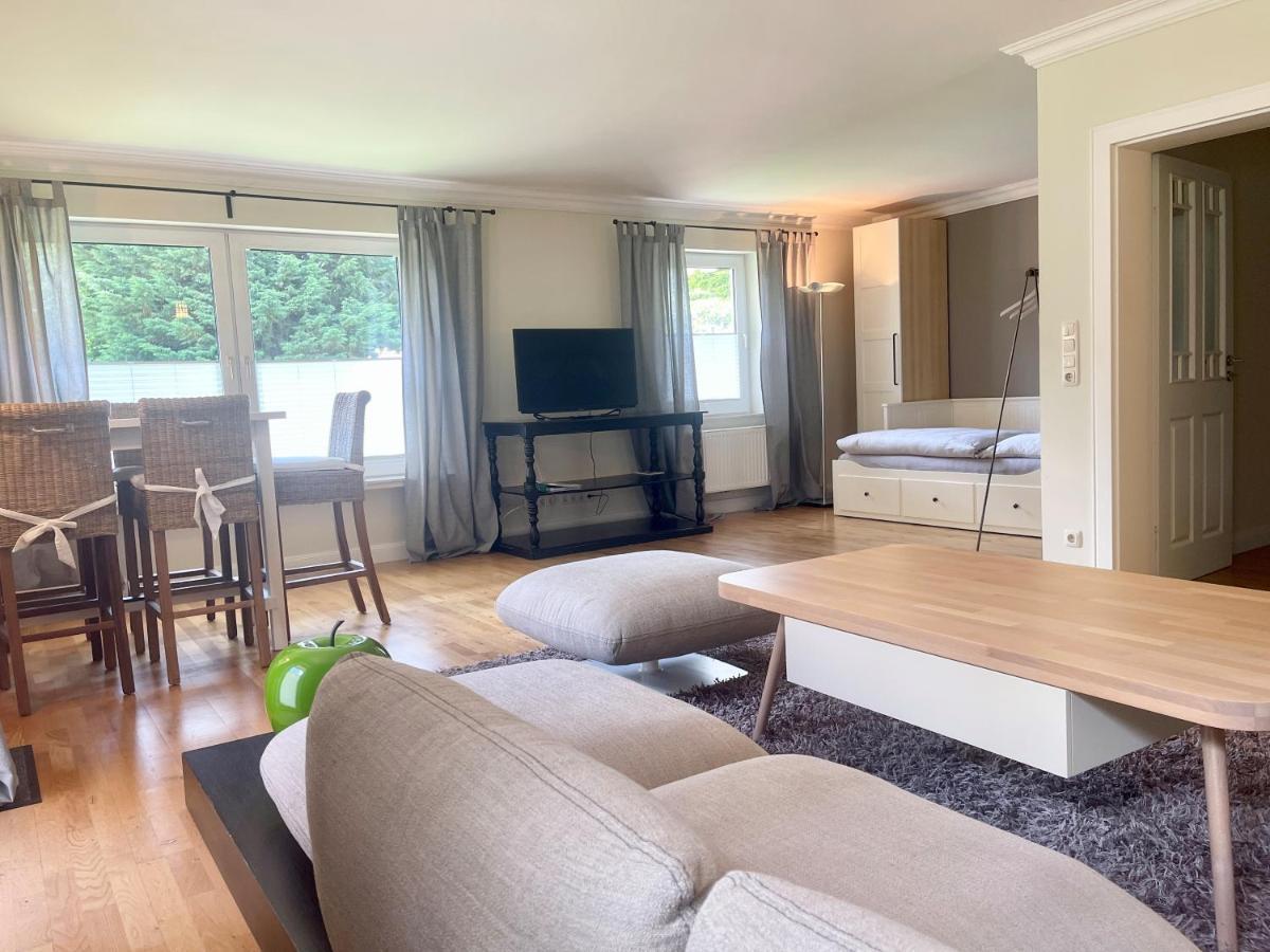 Landhaus Am Wald Mit Garten Mit 1 Schlafnische Und 1 Schlafzimmer Aurich Bagian luar foto
