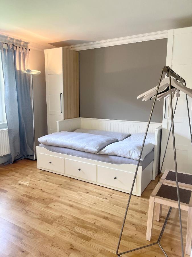 Landhaus Am Wald Mit Garten Mit 1 Schlafnische Und 1 Schlafzimmer Aurich Bagian luar foto