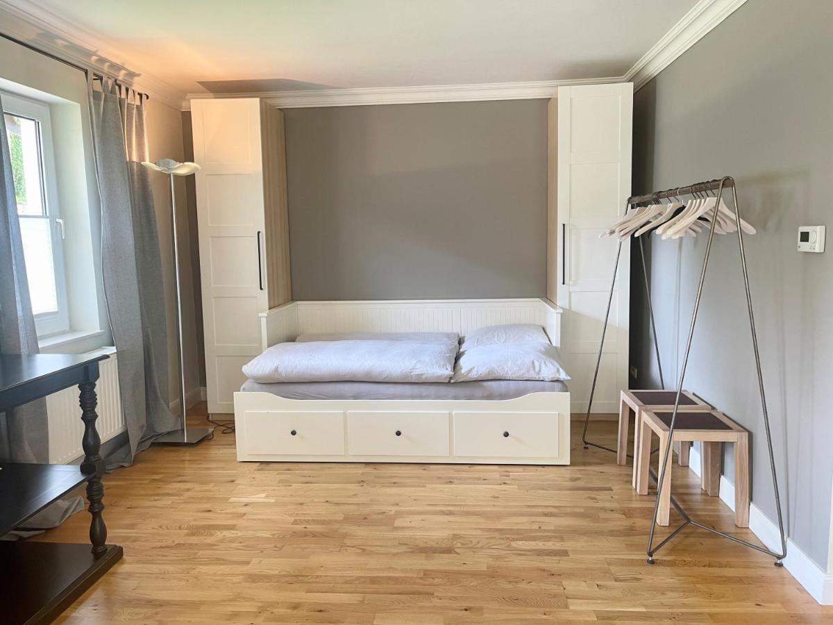 Landhaus Am Wald Mit Garten Mit 1 Schlafnische Und 1 Schlafzimmer Aurich Bagian luar foto