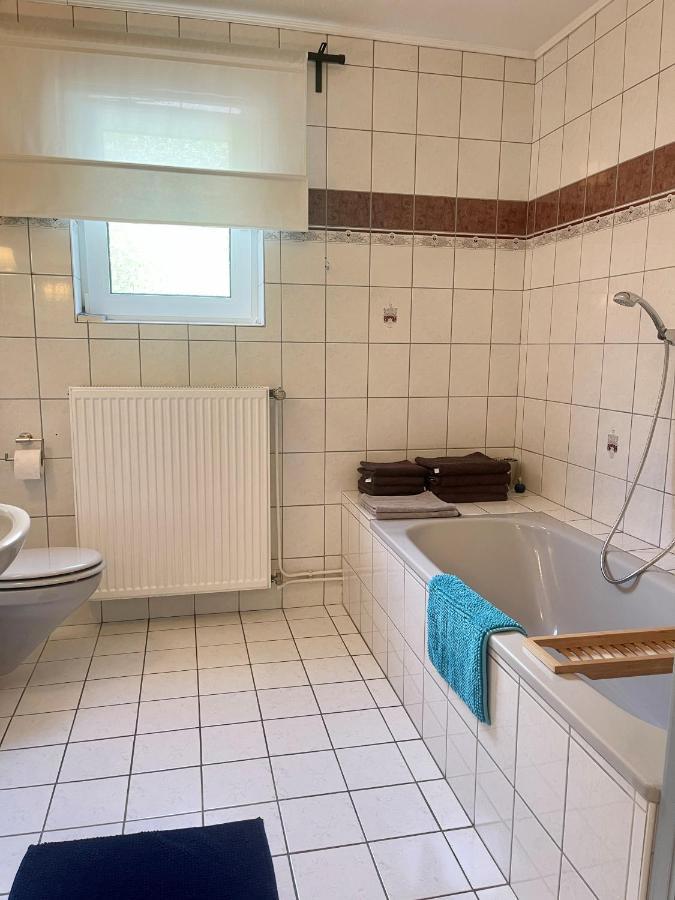 Landhaus Am Wald Mit Garten Mit 1 Schlafnische Und 1 Schlafzimmer Aurich Bagian luar foto