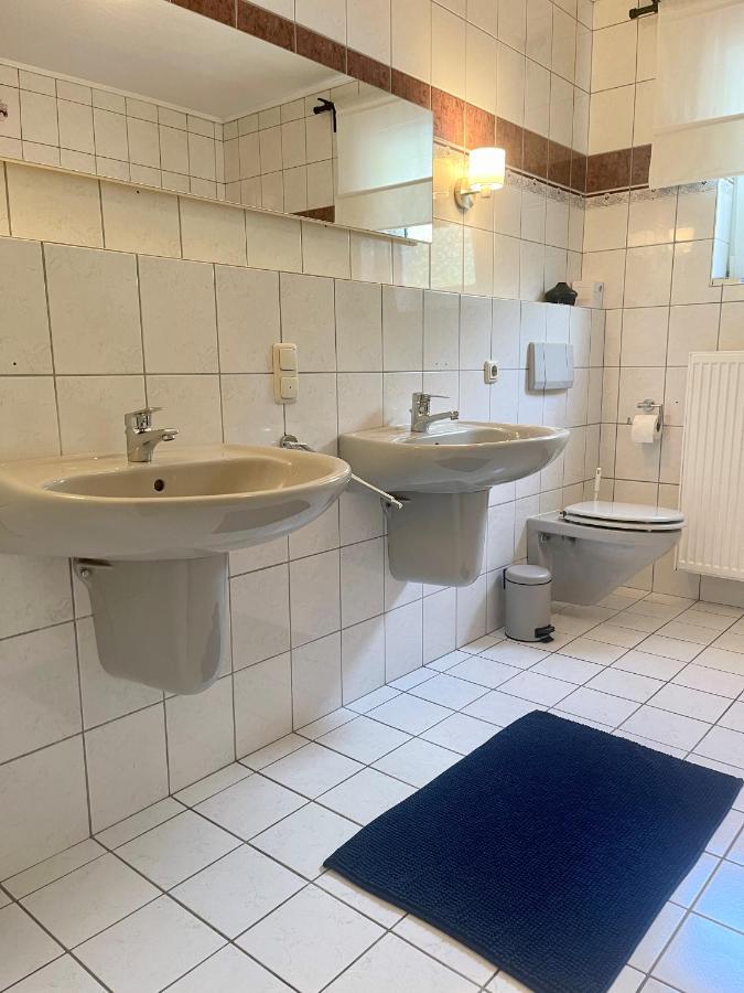 Landhaus Am Wald Mit Garten Mit 1 Schlafnische Und 1 Schlafzimmer Aurich Bagian luar foto