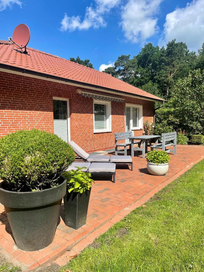 Landhaus Am Wald Mit Garten Mit 1 Schlafnische Und 1 Schlafzimmer Aurich Bagian luar foto