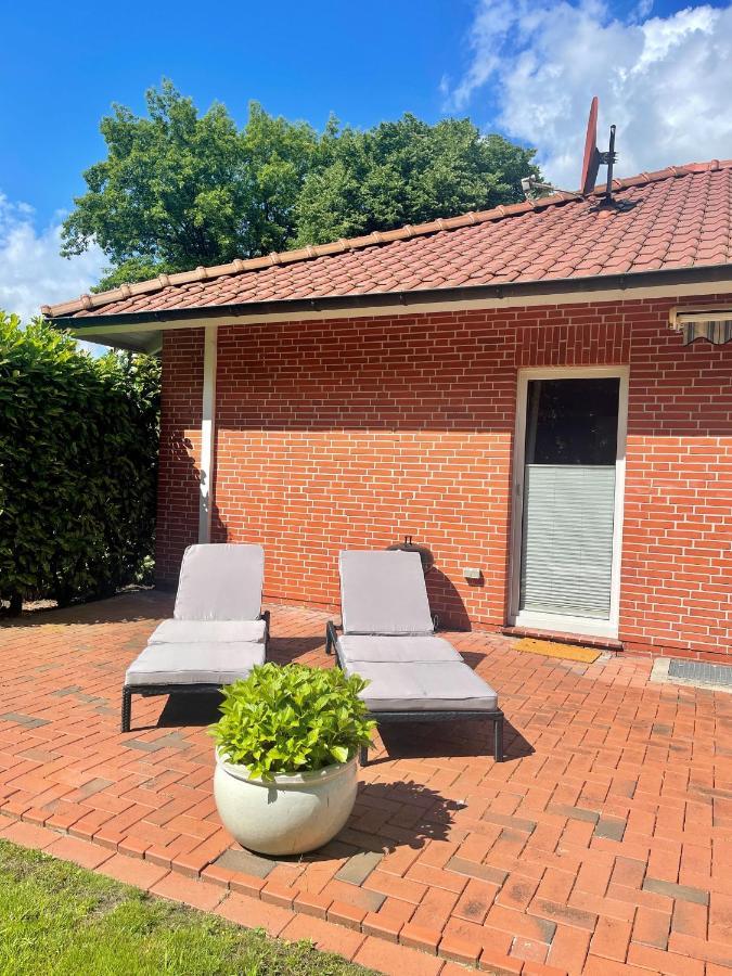 Landhaus Am Wald Mit Garten Mit 1 Schlafnische Und 1 Schlafzimmer Aurich Bagian luar foto