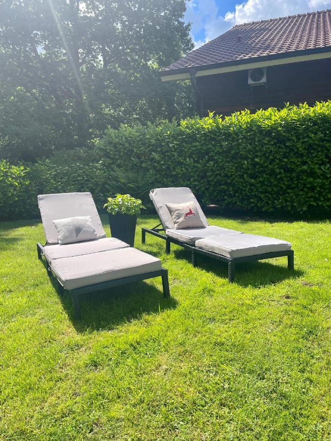 Landhaus Am Wald Mit Garten Mit 1 Schlafnische Und 1 Schlafzimmer Aurich Bagian luar foto